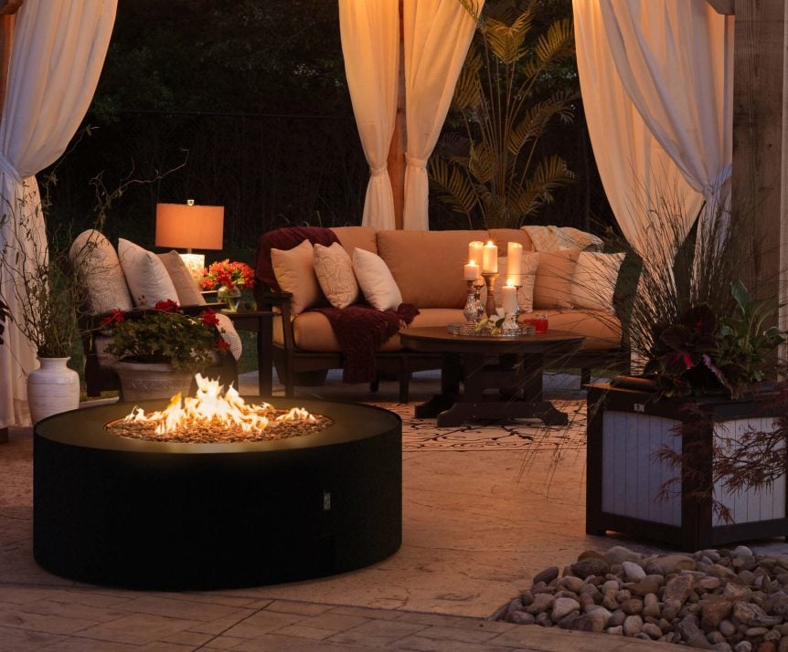galio star black, private patio (1)